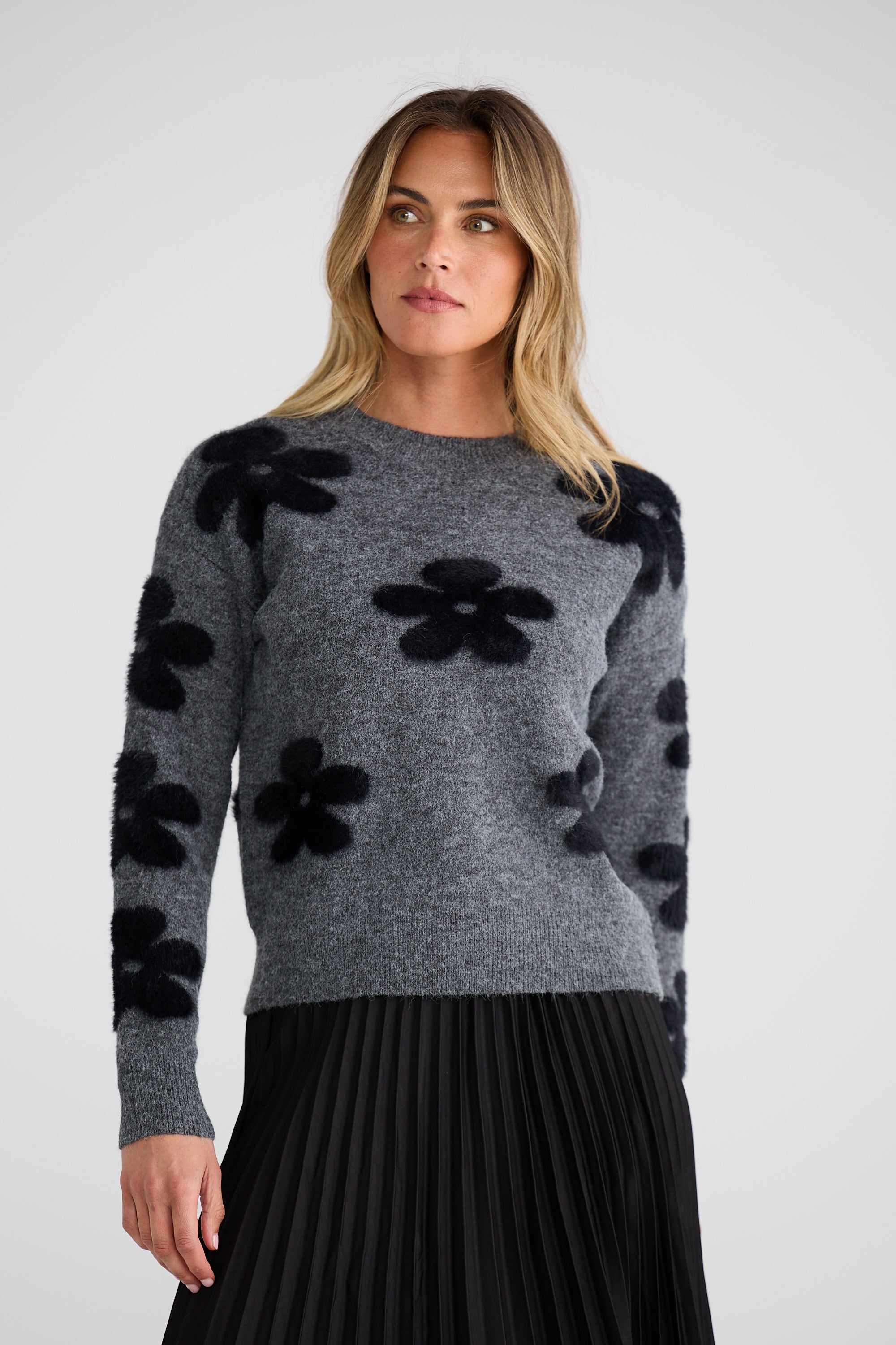 Cosmos Knit - Charcoal w Black