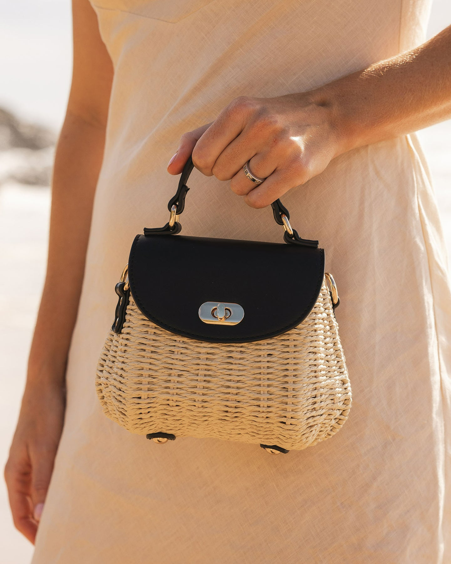 Sandy Raffia Crossbody Bag - Black