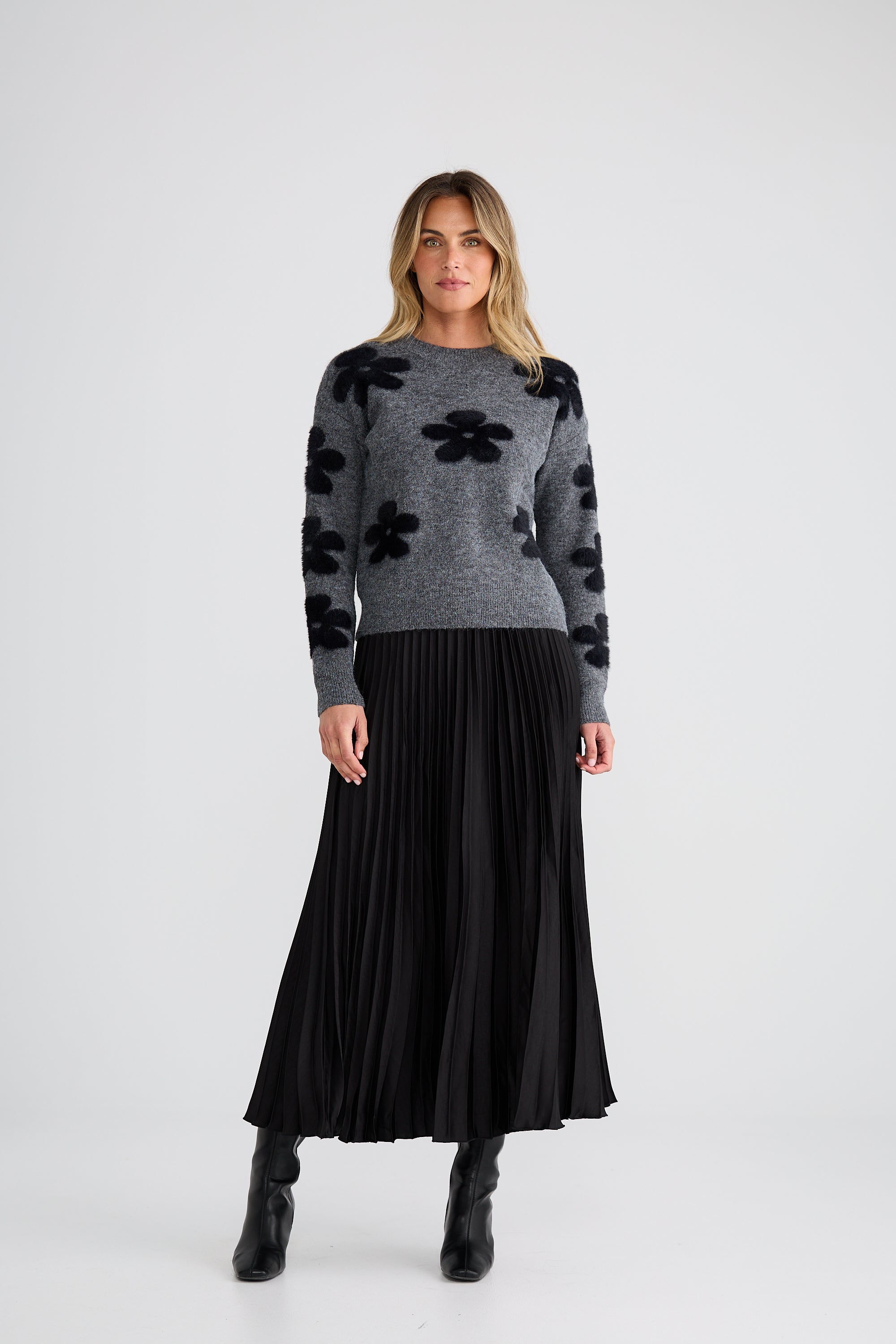 Cosmos Knit - Charcoal w Black