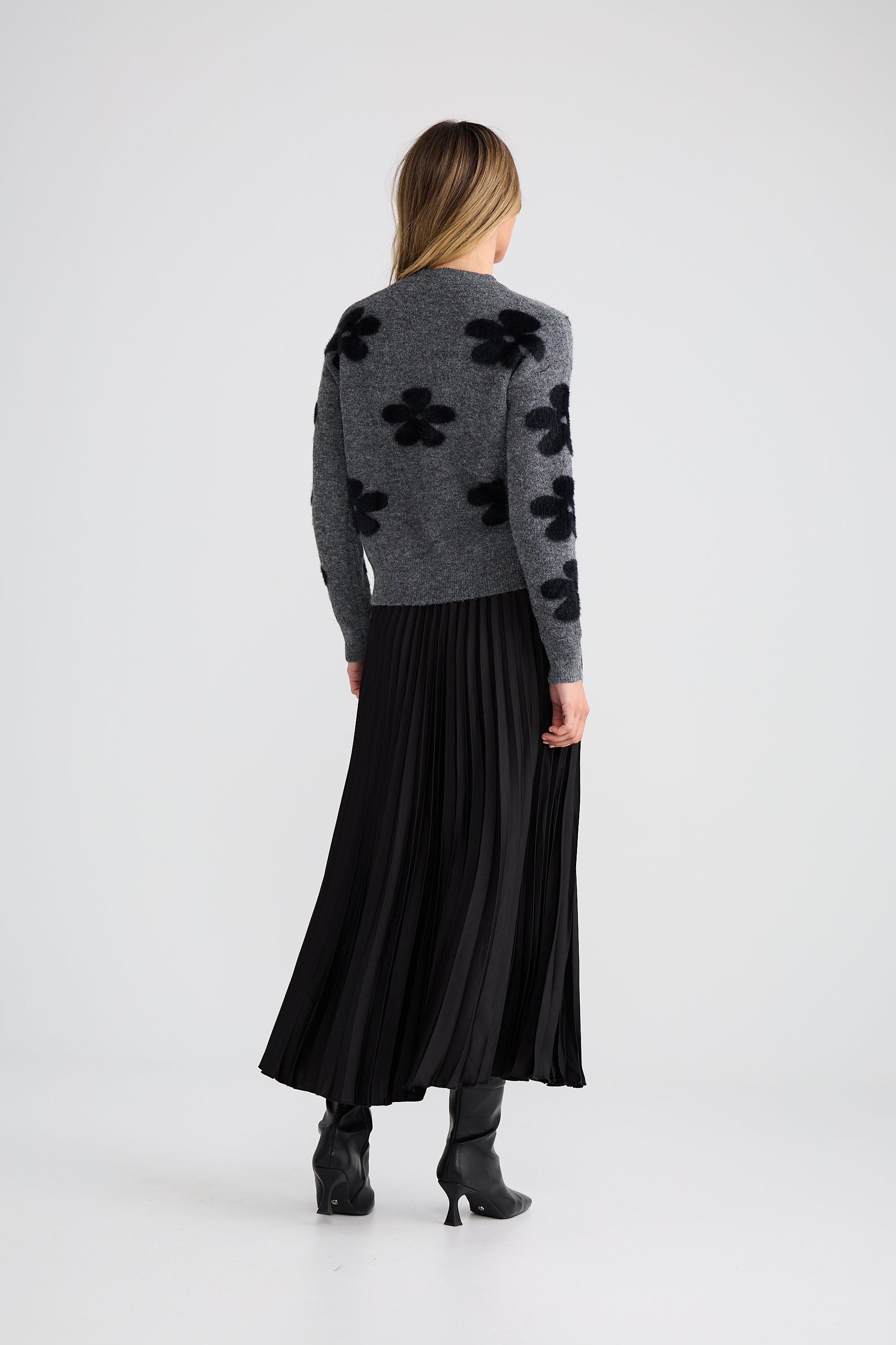 Cosmos Knit - Charcoal w Black