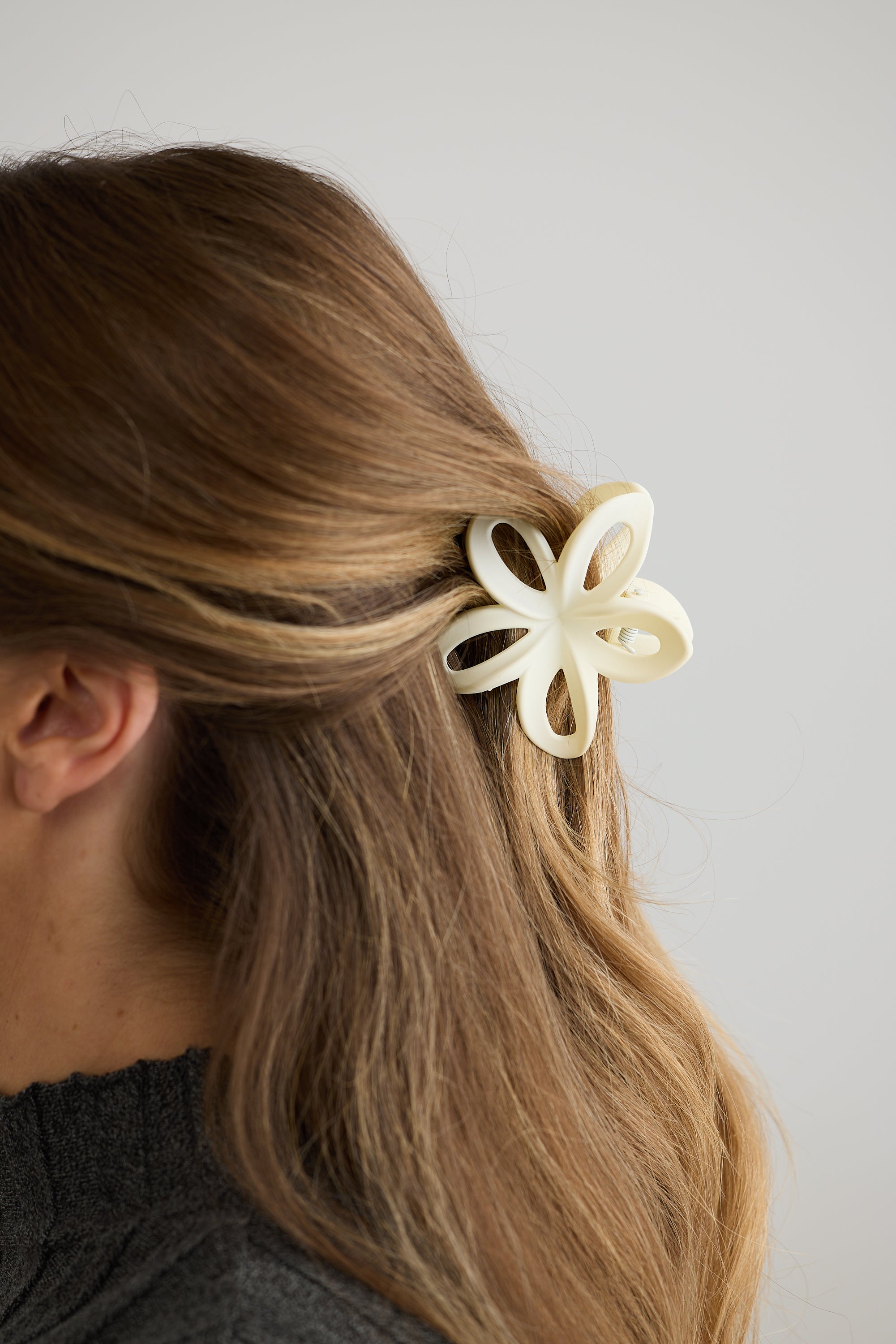 Paulina Hair Claw - Creme