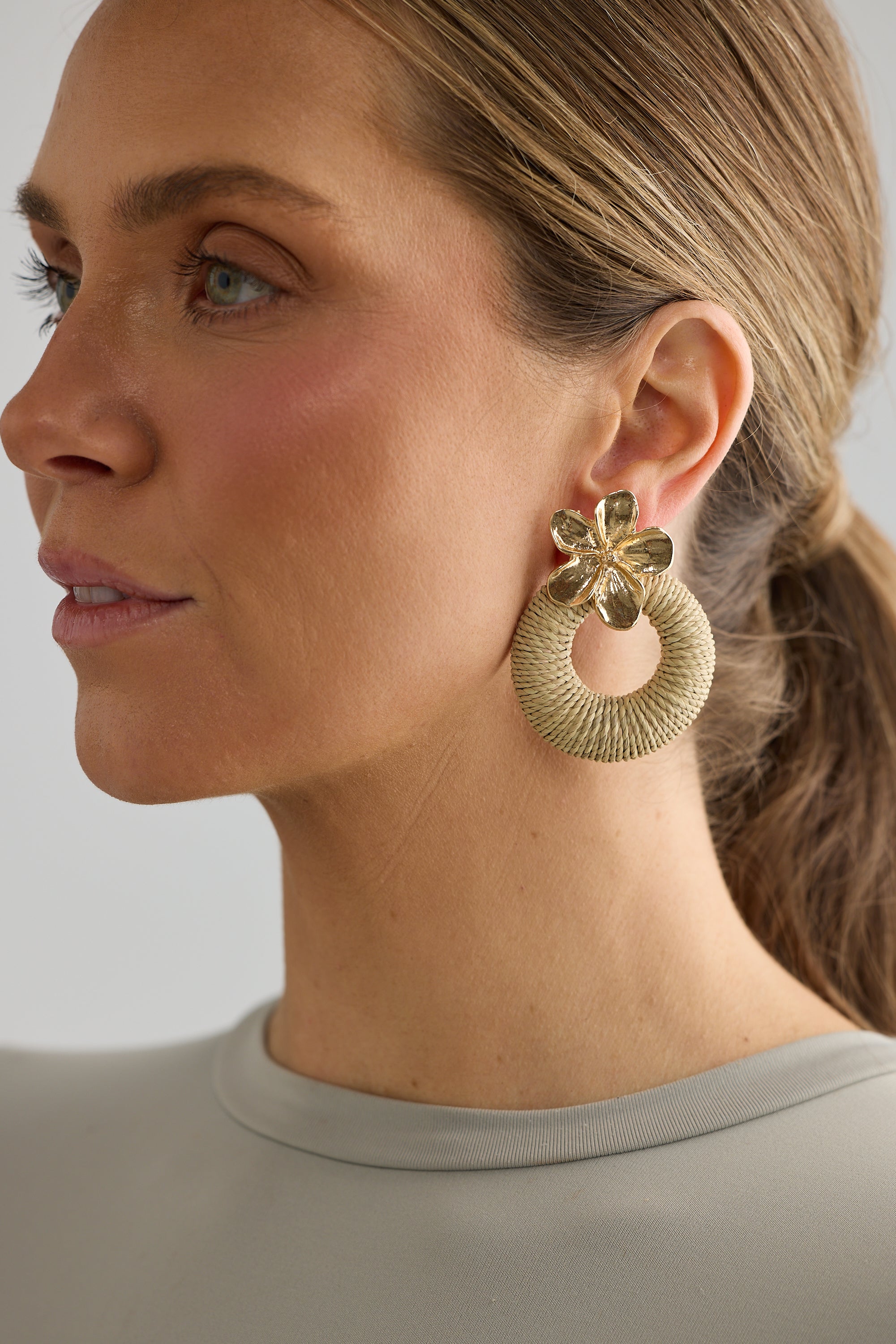 Frangipani Earrings - Natural